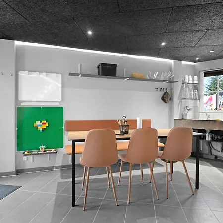 Stort Sommerhus - Legeland For Store Og Sma Hotell